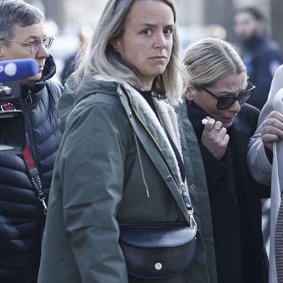 Son épouse, très émue, a assisté aux obsèques, protégée par des lunettes noires et entourée de proches.

Audrey Salomone - Arrivées aux obsèques de Bruno Salomone en l'église Sainte-Anne de Polangis de Joinville-le-Pont (Val-de-Marne) le 23 mars 2026. © Cyril Moreau Dominique Jacovides / Bestimage