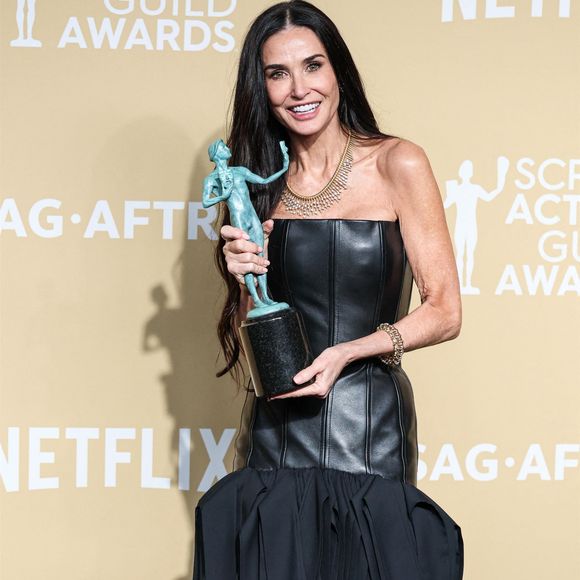 Demi Moore au photocall des lauréats (pressroom) de la 31ème édition des SAG Awards (Screen Actors Guild Awards) au Shrine Auditorium de Los Angeles, Californie, Etats-Unis, le 23 février 2025. © RALL/Backgrid USA/Bestimage