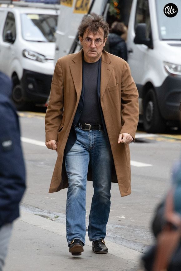 Albert Dupontel lors de la cérémonie funéraire de l'acteur franco-danois Niels Arestrup, devant l'église Saint-Roch à Paris, le 10 décembre 2024. Photo de Nasser Berzane/ABACAPRESS.COM