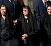 Une mantille doit être portée par les femmes et les bijoux peu apparents

La princesse Caroline de Hanovre, la princesse Stéphanie de Monaco, Charlotte Casiraghi - Cérémonie de bienvenue pour le Pape Léon XIV au Palais Princier de Monaco suivie de la visite de courtoisie - Visite historique du pape Léon XIV à Monaco le 28 mars 2026. © Bruno Bebert - Dominique Jacovides / Bestimage