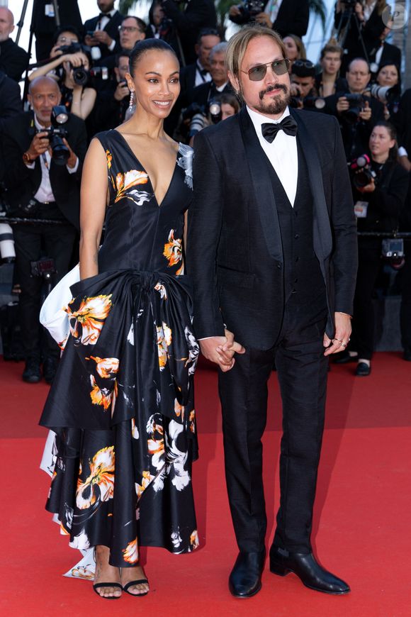 Zoe Saldaña et Marco Perego - Montée des marches pour la cérémonie de clôture du 79ème Festival International du Film de Cannes, le 23 mai 2026. © Olivier Borde / Bestimage