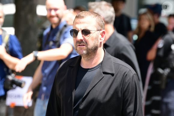 Florian Maurice aux arrivées des Obsèques de Bernard Lacombe en l'église Saint-Louis de Fontaines-sur-Saône près de Lyon, France, le 25 juin 2025. © Romain Doucelin/Bestimage
