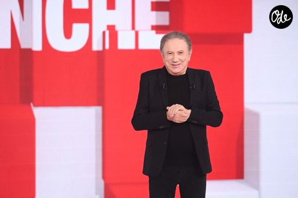Michel Drucker lors de l'enregistrement de l'émission "Vivement dimanche" au studio Rive Gauche, présentée par Michel Drucker, le 18 mars 2026.

© Guillaume Gaffiot / Bestimage