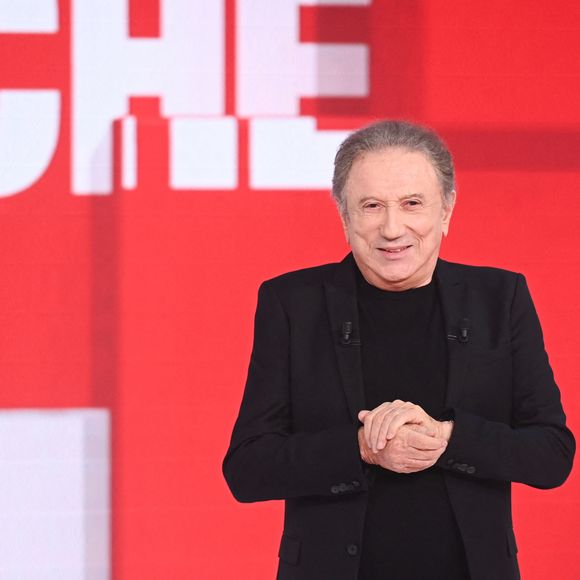 Michel Drucker lors de l'enregistrement de l'émission "Vivement dimanche" au studio Rive Gauche, présentée par Michel Drucker, le 18 mars 2026.

© Guillaume Gaffiot / Bestimage