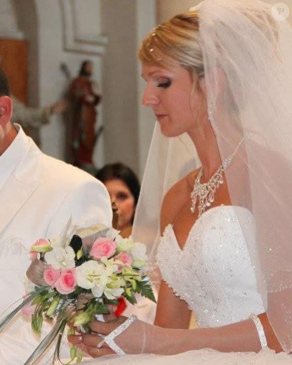 Depuis sa rupture avec Alexandre, avec qui elle a accueilli Joachim et Winona,

Ambre Dol de "Familles nombreuses" dévoile des photos de son premier mariage