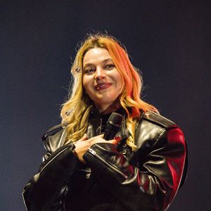 "Je n'ai rien compris à ce qui m'est arrivé. J'ai reçu des centaines de messages, d'insultes, j'ai été traînée dans la boue après des mensonges", a-t-elle confié

Santa - Les artistes se produisent lors du concert "Scoop Live" de Radio Scoop à la LDLC Arena de Décines près de Lyon, le 25 février 2025.
© Sandrine Thesillat / PsnewZ / Bestimage