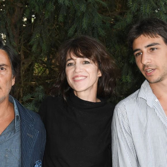 Yvan Attal, sa compagne Charlotte Gainsbourg et leur fils Ben Attal lors de la 12ème édition du festival du Film Francophone d'Angoulême, France, le 20 août 2019. © Coadic Guirec/Bestimage