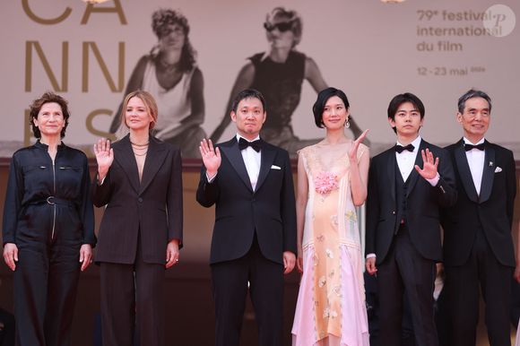 Marie Bunuel, Virginie Efira, Ryûsuke Hamaguchi, Tao Okamoto, Kodai Kurosaki, Kyozo Nagatsuka - Montée des marches du film " Soudain " lors du 79ème Festival International du Film de Cannes, le 15 mai 2026. © Jacovides-Moreau / Bestimage