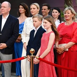 Le prince Albert II de Monaco, la princesse Charlène de Monaco, la princesse Gabriella de Monaco, comtesse de Carladès, et le prince Jacques de Monaco, marquis des Baux, assistent à l’inauguration de l’espace thématique consacré à la Principauté de Monaco à Europa-Park, à Rust, en Allemagne, le 29 juin 2026. © Dana Press/Bestimage