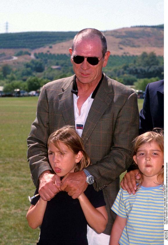 Tommy Lee Jones et sa fille Victoria lors du Christopher Reeve Polo Classic, à San Juan Capistrano, Californie — plan américain.
ALPHA AGENCY / BESTIMAGE