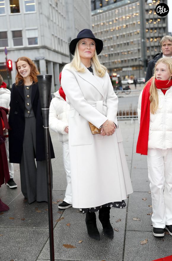 La princesse Mette-Marit de Norvège - A.Corina Sosa Machado reçoit, au nom de sa mère M.Corina Machado, le Prix Nobel de la Paix 2025 à l'Hôtel de Ville d'Oslo, en présence de la famille royale de Norvège, le 10 décembre 2025. L'opposante vénézuélienne n'a pas pu arriver à temps à la cérémonie mais elle devrait arriver cette nuit à Oslo. Action Press / Bestimage