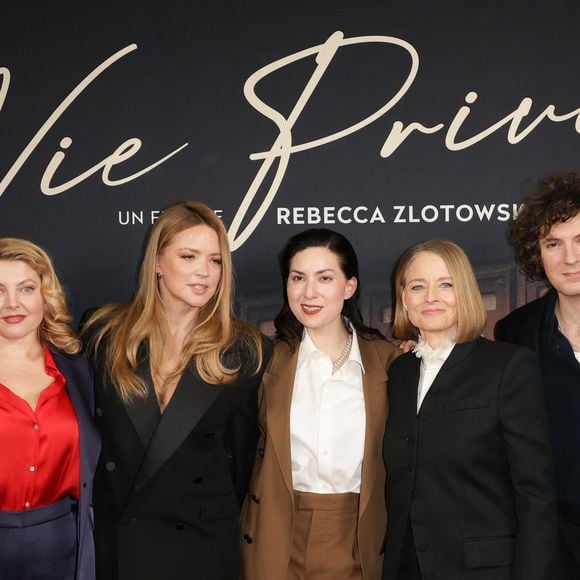 Mathieu Amalric, Sophie Guillemin, Virginie Efira, Rebecca Zlotowski, Jodie Foster, Vincent Lacoste et  Noam Morgensztern - Première du film "Vie Privée" au cinéma Pathé Palace à Paris le 20 novembre 2025. © Coadic Guirec/Bestimage