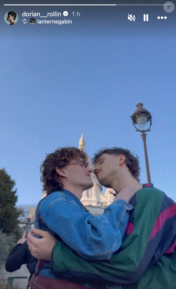 On le voit y embrasser et rire avec son compagnon, Lanterne Gabin, devant le Sacré-Cœur à Paris.

Capture Instagram - Dorian Rollin