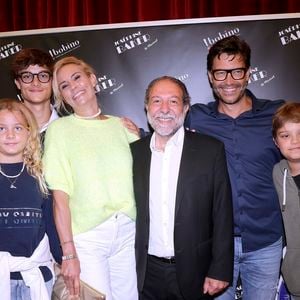 Alors pour protéger sa famille elle a fait faire des travaux et surtout elle fait attention quotidiennement à faire en sorte que l'air de chez elle soit plus sain. 

Elodie Gossuin son mari Bertrand  avec leurs quatre enfants et Jean Pierre Hadida lors de la représentation du spectacle "Josephine Baker – Le Musical" à Bobino, Paris le 6 juin 2025.

© Cédric Perrin / Bestimage