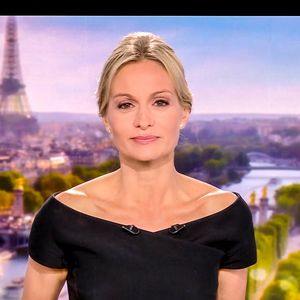 Thierry Ardisson est mort des suites d’un cancer du foie.

Audrey Crespo-Mara a fait son retour au JT de 20h de TF1 une semaine après les obsèques de son mari Thierry Ardisson. © Capture TV via Bestimage