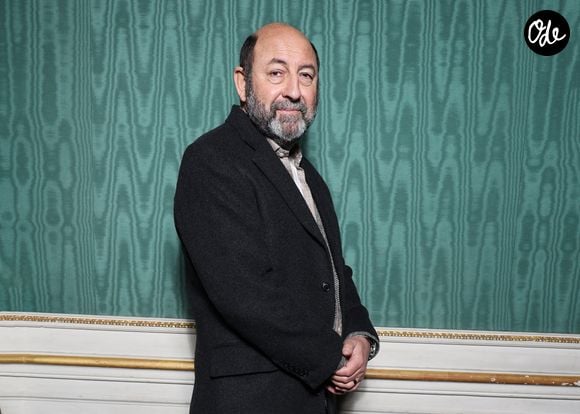 Il a également expliqué remettre en état un terrain abandonné afin d'y développer progressivement son exploitation.

Kad Merad lors de la remise des prix de l'académie Alphonse Allais à paris le 18 novembre 2025 dans les salons d'honneur de la SACD.

© Denis Guignebourg / Bestimage