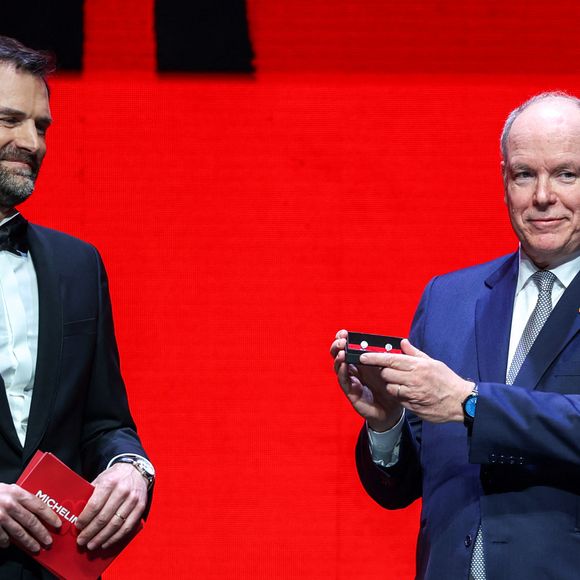 Gwendal Poullennec (Directeur international du Guide Michelin) et le Prince Albert II de Monaco lors de la Cérémonie des remises des Etoiles Michelin 2026 au Grimaldi Forum à Monaco le 16 mars 2026.

© Jean-Marc Lhomer/Bestimage