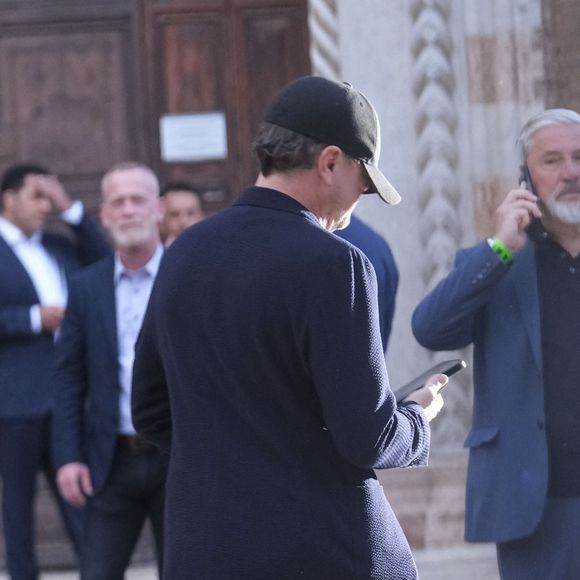 Récemment, c'est au mariage le plus attendu de l'année, celui de Jeff Bezos et Lauren que l'acteur et le mannequin faisaient sensation. 

Leonardo DiCaprio à Venise pour le mariage de Jeff Bezos, en juillet 2025. Backgrid UK/ Bestimage