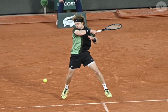 Match "Jannik Sinner - Andrey Rublev (6-1, 6-3, 6-4)" lors des Internationaux de France de Tennis de Roland Garros 2025. Paris, le 2 juin 2025.
© Chryslene Caillaud / PsnewZ / Bestimage