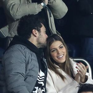 Exlusif - Kev Adams et Iris Mittenaere au Parc des Princes pour le match PSG-Troyes (2-0) le 29 novembre 2017