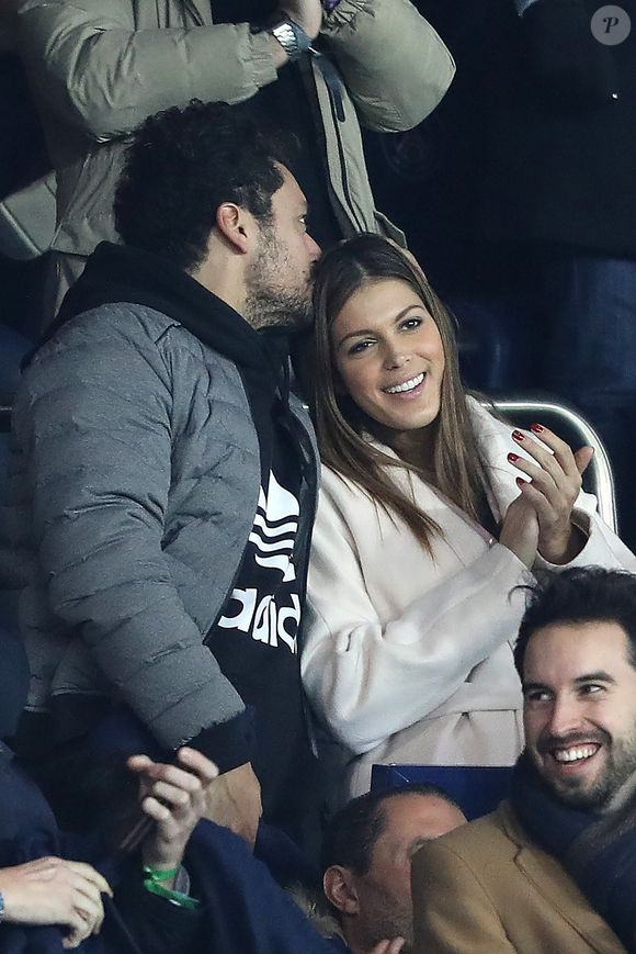 Exlusif - Kev Adams et Iris Mittenaere au Parc des Princes pour le match PSG-Troyes (2-0) le 29 novembre 2017
