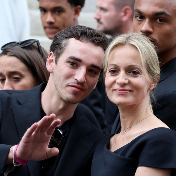 Mariage - Gaston Ardisson, fils de Thierry Ardisson, s'est marié - Gaston Ardisson, Audrey Crespo-Mara et son fils Sékou - Sorties des obsèques de Thierry Ardisson en l'église Saint-Roch de Paris, France, le 17 juillet 2025.

© Clovis-Jacovides/Bestimage