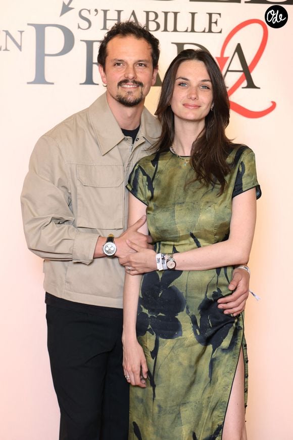 Juan Arbelaez et son épouse Cassandre Verdier assistent à la séance photo de la première du film « Le Diable s'habille en Prada 2 », organisée au Grand Rex, le 27 avril 2026 à Paris, en France. Photo de Jérôme Dominé/ABACAPRESS.COM