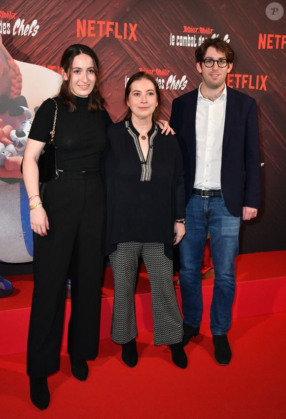 Salomé du Chatenet, Anne Goscinny, Simon du Chatenet - Photocall de la série Netflix "Astérix et Obélix: le combat des chefs" au Cirque d'Hiver Bouglione à Paris le 29 avril 2025. © Veeren/Bestimage