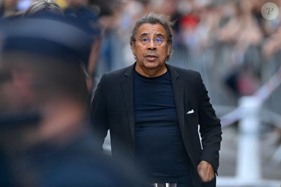 Laurent Voulzy assiste aux funérailles de Thierry Ardisson à l'église Saint Roch à Paris, France, le 17 juillet 2025. Thierry Ardisson, journaliste, animateur et producteur de télévision français connu sous le nom de " l'homme en noir ", est décédé à l'âge de 76 ans des suites d'un cancer le 14 juillet. Photo par Franck Castel/ABACAPRESS.COM