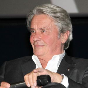 Exclusif - alain delon assiste a la projection du film "la piscine" en marge de l'exposition que la ville de boulogne billancourt consacre a romy schneider. bahi / bestimage