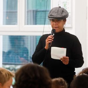 Exclusif - La chanteuse française Amel Bent lors de la lecture de la dictée ELA, avec le texte "Un monde sans frontières" de Sabyl Ghoussoub, prix Goncourt des Lycéens 2022 © Christophe Clovis/Bestimage