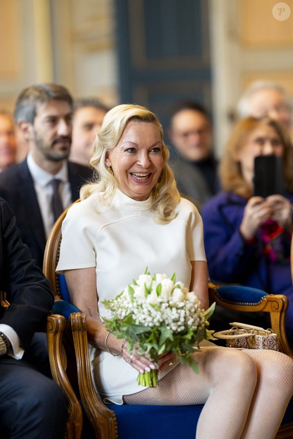 C'est Amélie Leperre-Dimeglio qui s'est installée chez son mari à Paris.

Amélie Leperre-Dimeglio à son mariage civil, le 31 janvier 2026.

Photo : Pierre Perusseau / Bestimage