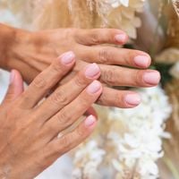 Choisir la bonne manucure après 50 ans : ces couleurs sont idéales pour des mains élégantes et soignées