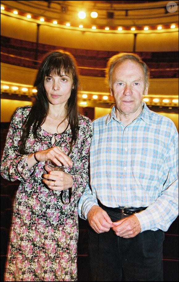 Archives - Jean-Louis Trintignant aux côtés de sa fille Marie pour la Pièce Poèmes à Lou au Théâtre de Paris. Paris 2002 (AGENCE / BESTIMAGE).