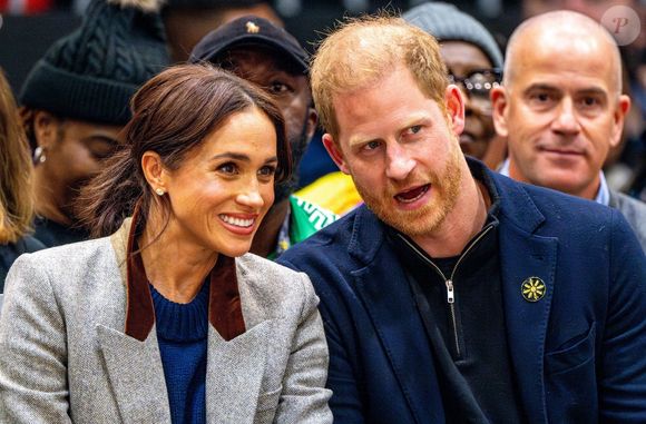 Le prince Harry, duc de Sussex et Meghan Markle, duchesse de Sussex, assistent à un match de basketball en fauteuil lors des "Invictus Games Vancouver Whistler 2025" à Vancouver, le 9 février 2025. Backgrid USA / Bestimage