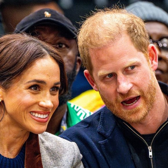 Le prince Harry, duc de Sussex et Meghan Markle, duchesse de Sussex, assistent à un match de basketball en fauteuil lors des "Invictus Games Vancouver Whistler 2025" à Vancouver, le 9 février 2025. Backgrid USA / Bestimage