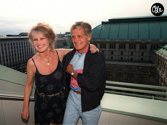 Brigitte Bardot, avec son mari Bernard d'Ormale, est à Vienne pour manifester contre Hermann Nitsch le 31 juillet 1998. © Action Press / Bestimage