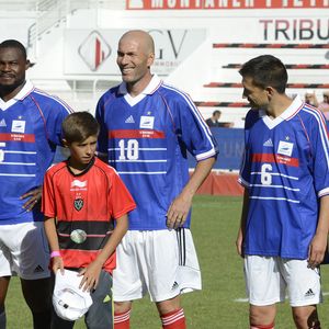 Zinedine Zidane et Eric Carrière - Match amical de football entre le RC Toulon et l'équipe de France 98 au stade Mayol à Toulon, au profit de l'association de Pascal Olmeta " Un sourire, un espoir pour la vie". Une mi-temps était dédiée au rugby et l'autre au football. Le 28 juillet 2015