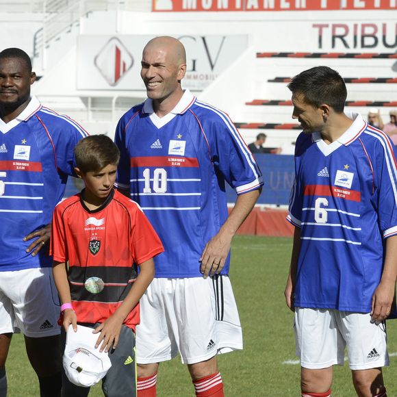 Zinedine Zidane et Eric Carrière - Match amical de football entre le RC Toulon et l'équipe de France 98 au stade Mayol à Toulon, au profit de l'association de Pascal Olmeta " Un sourire, un espoir pour la vie". Une mi-temps était dédiée au rugby et l'autre au football. Le 28 juillet 2015
