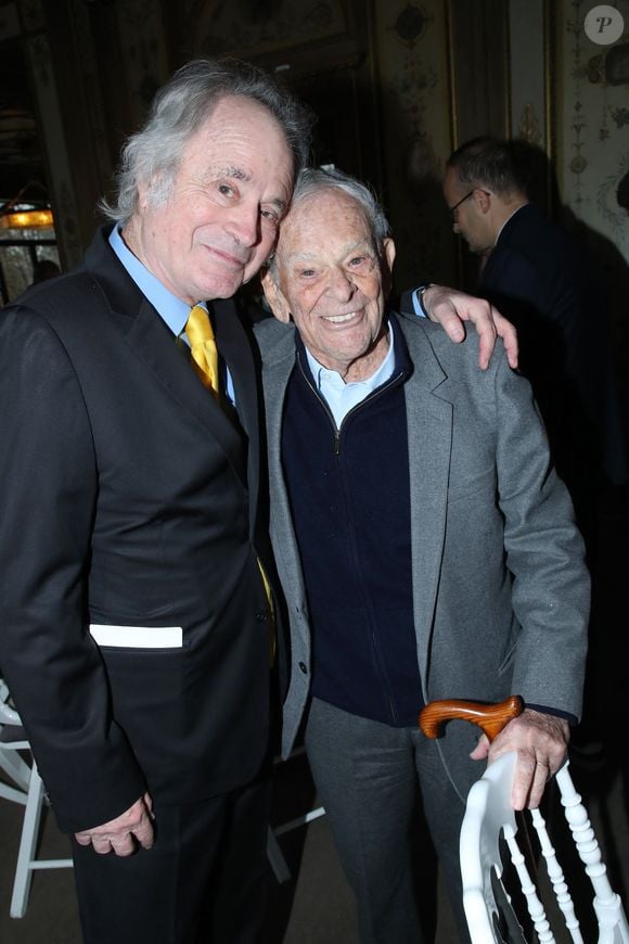 Exclusif - Franz-Olivier Giesbert et Claude Perdriel (98 ans) - F-O.Giesbert est sacré  « Pape des éditorialistes » par Château Pape Clément au restaurant « Pavillon Ledoyen » à Paris, France, le 21 Novembre 2024. 

© Bertrand Rindoff / Bestimage