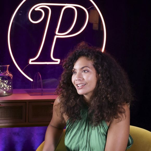 Vaimalama Chaves pose pour En Privé avec, à l'occasion de la promotion de son livre O Vai (éd. First)