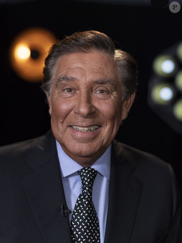 Jean-Pierre Foucault rempile à la présentation de la cérémonie sur TF1. 

Exclusif - Jean-Pierre Foucault - Backstage de l'enregistrement de l'émission "La Chanson secrète 4", qui sera diffusée le 4 janvier 2020 sur TF1, à Paris. Le 17 décembre 2019
© Gaffiot-Perusseau / Bestimage
