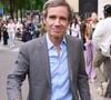 Mais pour atteindre ce statut, il a dû surmonter un complexe physique :

David Pujadas se promène lors de la Fashion Week de Paris (PFW), le 4 juillet 2023. © Christophe Aubert via Bestimage