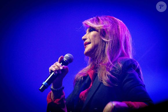 Julie Pietri - Les chanteurs de la tournée, les années 80, en concert au Phare à Chambéry le 25 novembre 2022.  

Photo : Sandrine Thesillat / Panoramic / Bestimage
