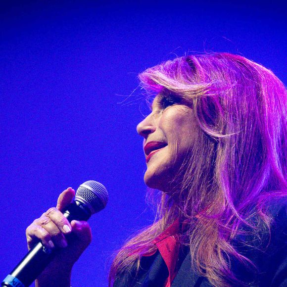 Julie Pietri - Les chanteurs de la tournée, les années 80, en concert au Phare à Chambéry le 25 novembre 2022.  

Photo : Sandrine Thesillat / Panoramic / Bestimage