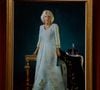 Camilla, en revanche, convainc par un port altier et un style classique.
Les tableaux représentant le roi Charles III et la reine Camilla, commandés pour marquer leur couronnement en 2023, exposés provisoirement à la National Gallery à Londres, le 9 mai 2025 @Backgrid UK/ Bestimage