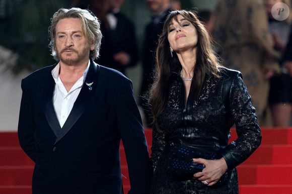 Benoît Magimel et Monica Bellucci lors de la Descente des marches du film " Histoires de la nuit " lors du 79ème Festival International du Film de Cannes, le 22 mai 2026. © Olivier Borde / Bestimage