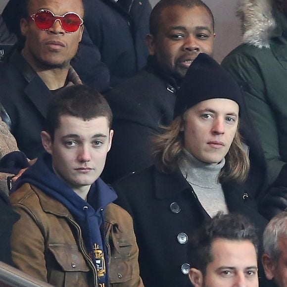 Edgar Davids, Louis Sarkozy et Pierre Sarkozy - People au match du championnat de France de football entre le PSG et Marseille au Parc des Princes à Paris le 2 mars 2014.
©CYRIL MOREAU / BESTIMAGE