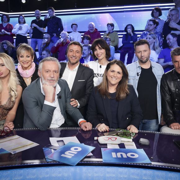 "Touche pas à mon poste", c'est fini.

Exclusif - Polska, Isabelle Morini-Bosc, Jean-Michel Maire, Bernard Montiel, Geraldine Maillet, Valérie Benaim, Raymond Aabou, Benjamin Castaldi, sur le plateau de l’émission « TPMP » présentée par C.Hanouna et diffusée en direct sur C8, Paris, France. © Jack Tribeca / Bestimage