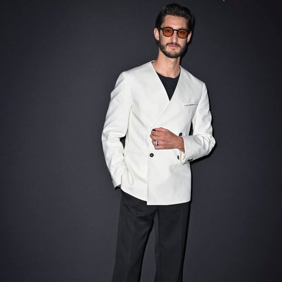 Pierre Niney et Natasha Andrews - Photocall du dîner "Women In Motion, Kering", Place de la Castre lors du 78ème Festival International du Film de Cannes le 18 mai 2025. © Olivier Borde/Bestimage